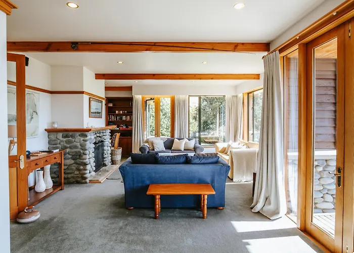 Bullock Creek - Sleeps 8 - & Mountain Views - Private & Secluded * Wanaka