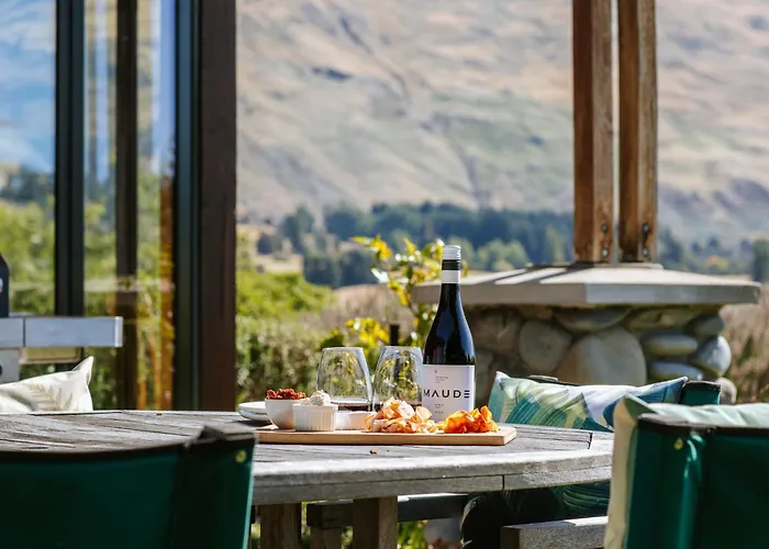 Bullock Creek - Sleeps 8 - & Mountain Views - Private & Secluded *