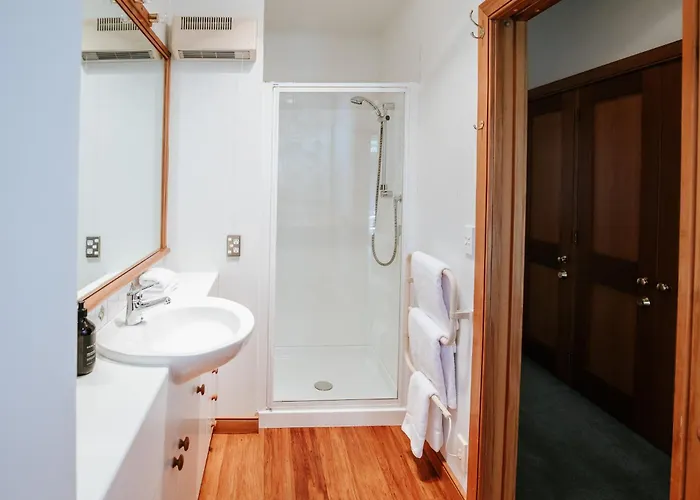 Holiday home Bullock Creek - Sleeps 8 - & Mountain Views - Private & Secluded Wanaka