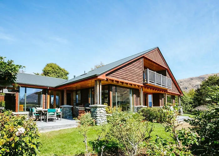Bullock Creek - Sleeps 8 - & Mountain Views - Private & Secluded Holiday home Wanaka
