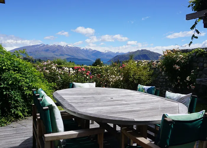 Bullock Creek - Sleeps 8 - & Mountain Views - Private & Secluded