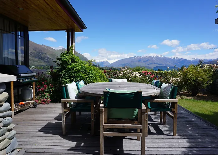 Bullock Creek - Sleeps 8 - & Mountain Views - Private & Secluded