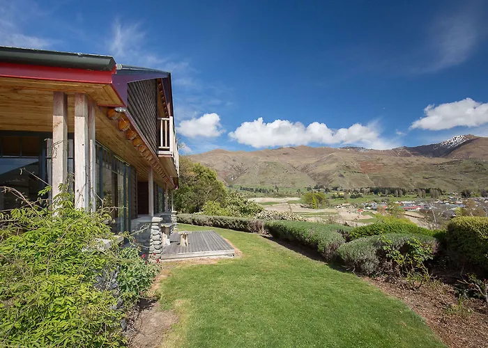 Bullock Creek - Sleeps 8 - & Mountain Views - Private & Secluded