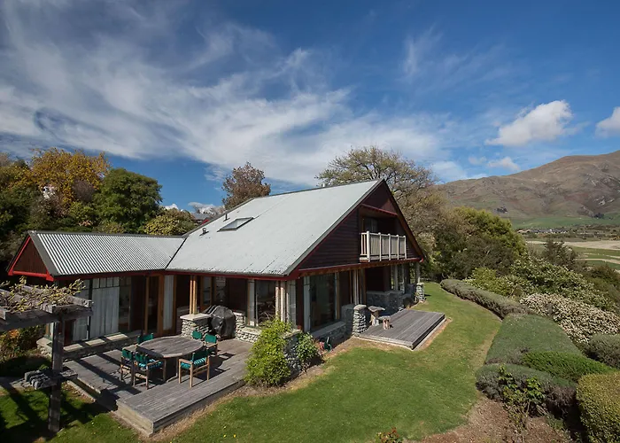 Holiday home Bullock Creek - Sleeps 8 - & Mountain Views - Private & Secluded *