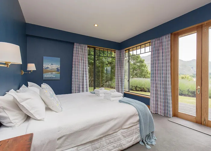 Bullock Creek - Sleeps 8 - & Mountain Views - Private & Secluded * Wanaka
