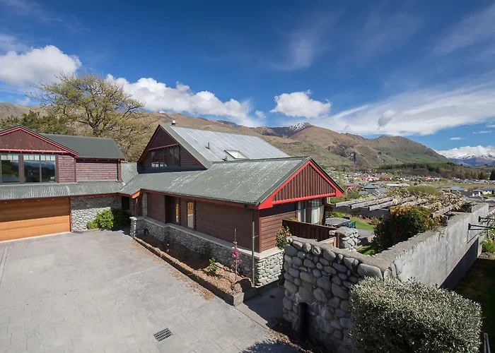 Holiday home Bullock Creek - Sleeps 8 - & Mountain Views - Private & Secluded