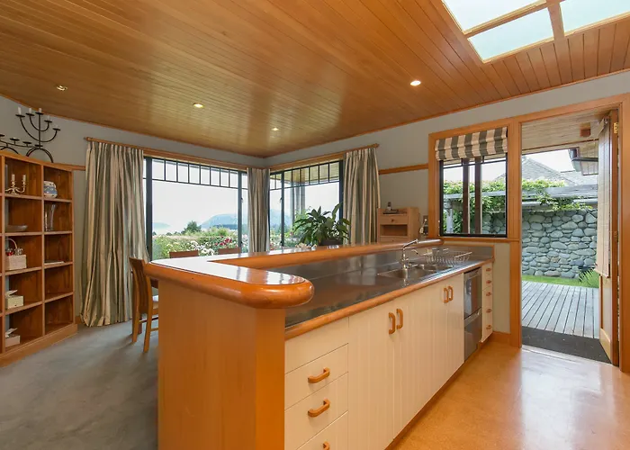 Bullock Creek - Sleeps 8 - & Mountain Views - Private & Secluded Holiday home Wanaka